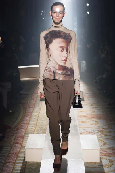 Look 15